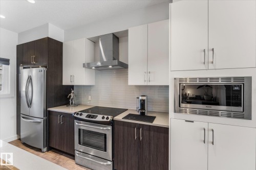 21 Kenton Way, Spruce Grove, AB - Indoor Photo Showing Kitchen With Stainless Steel Kitchen