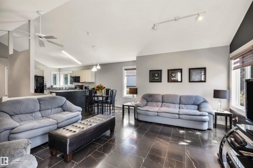 11239 12 Avenue, Edmonton, AB - Indoor Photo Showing Living Room