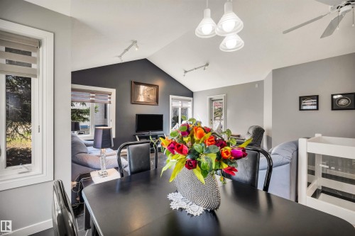 11239 12 Avenue, Edmonton, AB - Indoor Photo Showing Dining Room