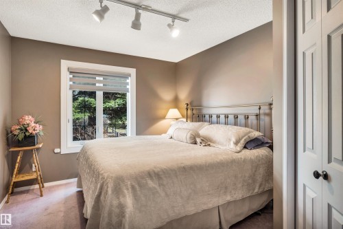 11239 12 Avenue, Edmonton, AB - Indoor Photo Showing Bedroom