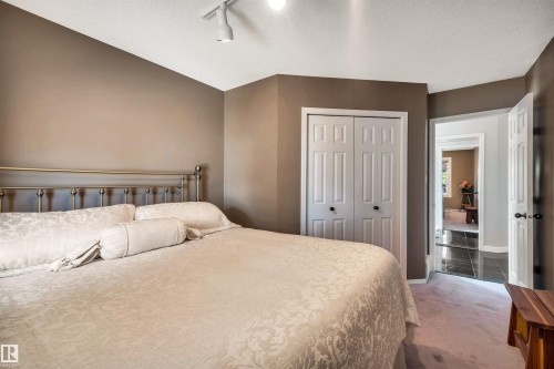 11239 12 Avenue, Edmonton, AB - Indoor Photo Showing Bedroom