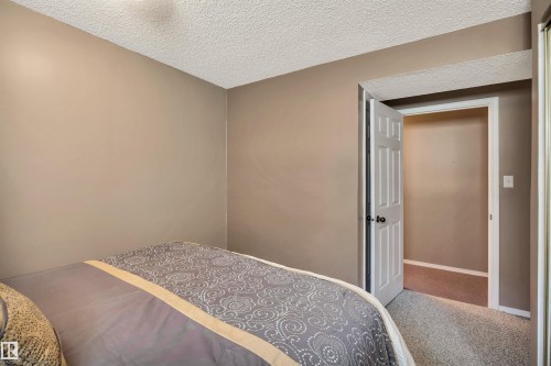 11239 12 Avenue, Edmonton, AB - Indoor Photo Showing Bedroom