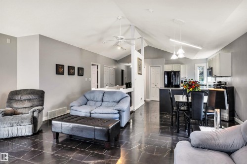 11239 12 Avenue, Edmonton, AB - Indoor Photo Showing Living Room