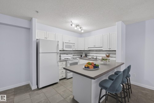 #113 13625 34 St Nw, Edmonton, AB - Indoor Photo Showing Kitchen