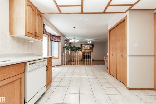 5735 161 Avenue, Edmonton, AB - Indoor Photo Showing Kitchen