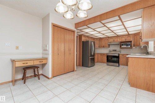 5735 161 Avenue, Edmonton, AB - Indoor Photo Showing Kitchen