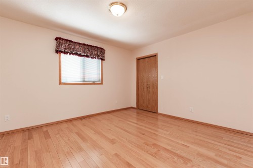 5735 161 Avenue, Edmonton, AB - Indoor Photo Showing Other Room