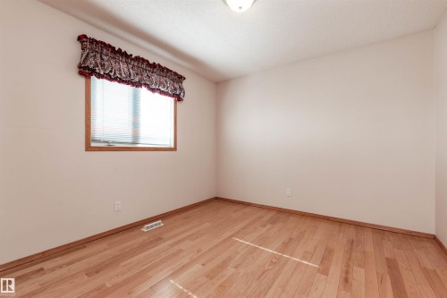 5735 161 Avenue, Edmonton, AB - Indoor Photo Showing Other Room
