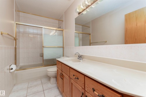 5735 161 Avenue, Edmonton, AB - Indoor Photo Showing Bathroom