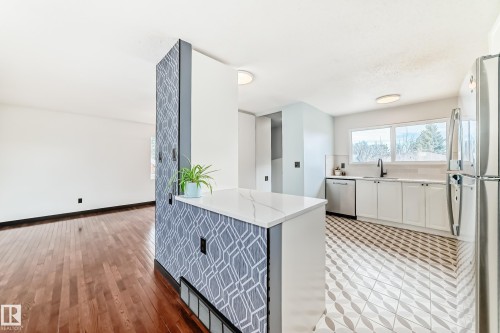 8608 37 Avenue, Edmonton, AB - Indoor