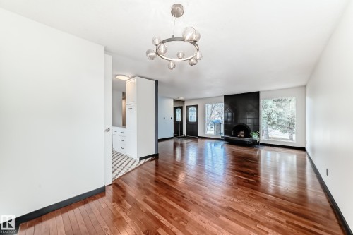 8608 37 Avenue, Edmonton, AB - Indoor