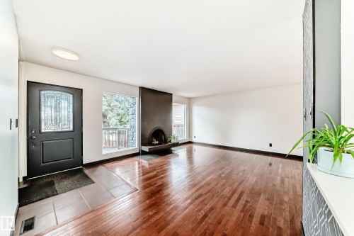 8608 37 Avenue, Edmonton, AB - Indoor