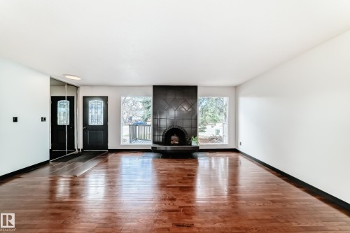 8608 37 Avenue, Edmonton, AB - Indoor