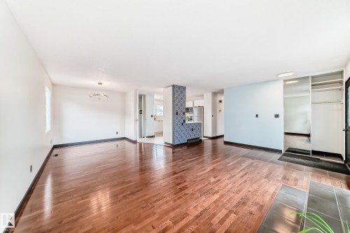 8608 37 Avenue, Edmonton, AB - Indoor