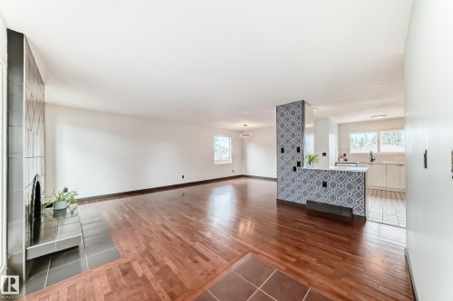 8608 37 Avenue, Edmonton, AB - Indoor