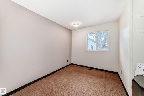 8608 37 Avenue, Edmonton, AB - Indoor Photo Showing Other Room