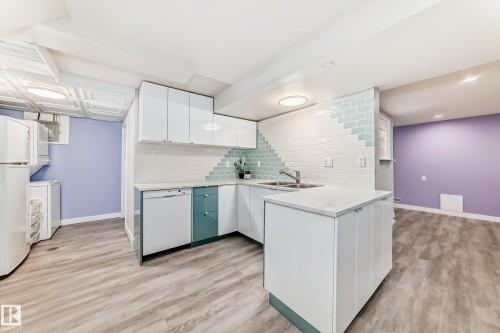 8608 37 Avenue, Edmonton, AB - Indoor Photo Showing Kitchen With Double Sink