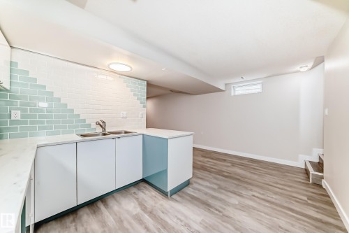 8608 37 Avenue, Edmonton, AB - Indoor