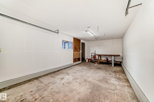 8608 37 Avenue, Edmonton, AB - Indoor