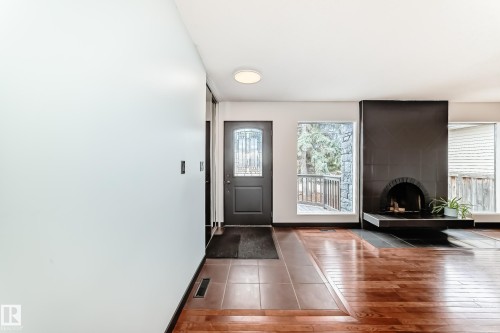 8608 37 Avenue, Edmonton, AB - Indoor Photo Showing Other Room