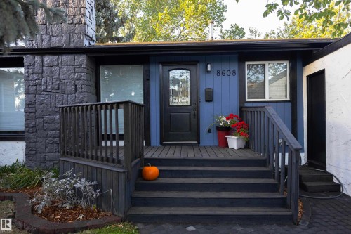 8608 37 Avenue, Edmonton, AB - Outdoor