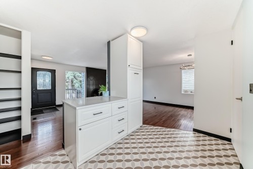 8608 37 Avenue, Edmonton, AB - Indoor Photo Showing Other Room