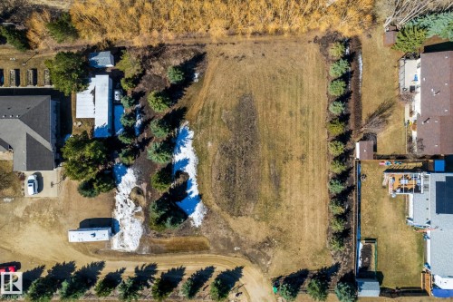 Expansive property featuring a large open field bordered by mature trees - 2B Discovery Avenue, Rural Sturgeon County, AB 