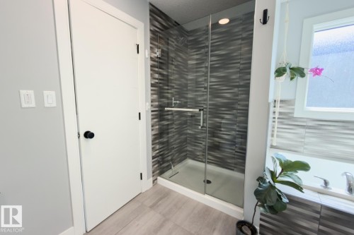 12846 204 Street, Edmonton, AB - Indoor Photo Showing Bathroom