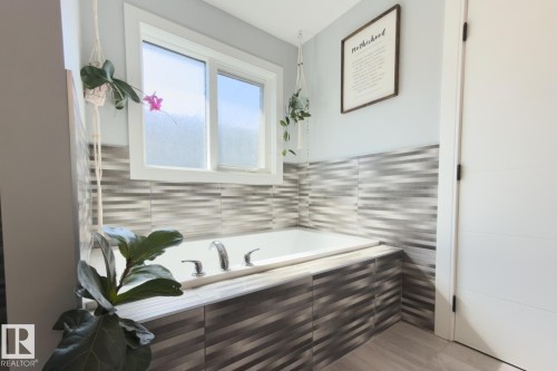 12846 204 Street, Edmonton, AB - Indoor Photo Showing Bathroom