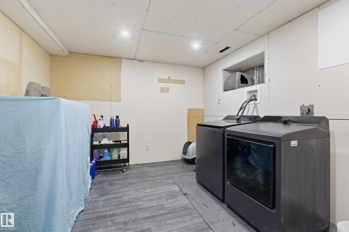 4503 48 Avenue, Onoway, AB - Indoor Photo Showing Laundry Room