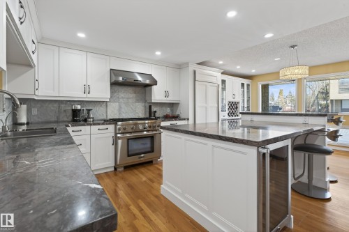 76 Willow Way, Edmonton, AB - Indoor Photo Showing Kitchen With Upgraded Kitchen