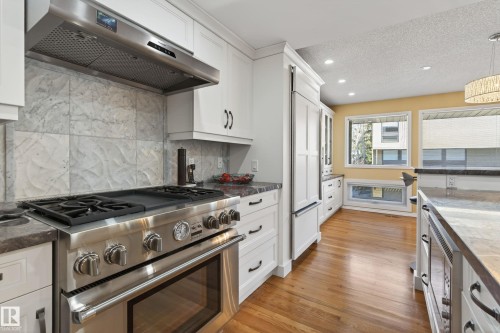 76 Willow Way, Edmonton, AB - Indoor Photo Showing Kitchen With Upgraded Kitchen