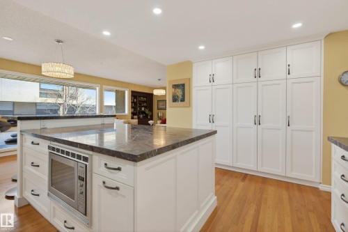 76 Willow Way, Edmonton, AB - Indoor Photo Showing Kitchen