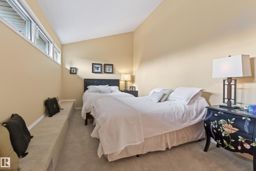 76 Willow Way, Edmonton, AB - Indoor Photo Showing Bedroom