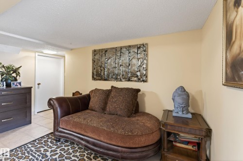 76 Willow Way, Edmonton, AB - Indoor Photo Showing Living Room