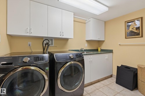 76 Willow Way, Edmonton, AB - Indoor Photo Showing Laundry Room