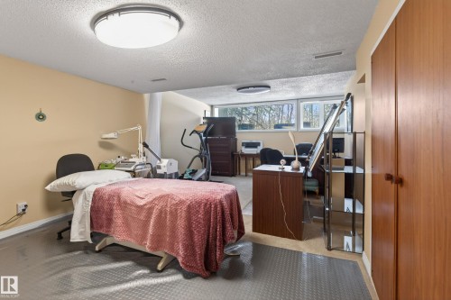 76 Willow Way, Edmonton, AB - Indoor Photo Showing Bedroom