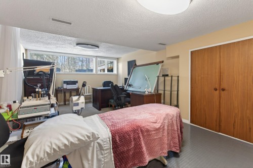 76 Willow Way, Edmonton, AB - Indoor Photo Showing Bedroom