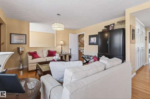 76 Willow Way, Edmonton, AB - Indoor Photo Showing Living Room