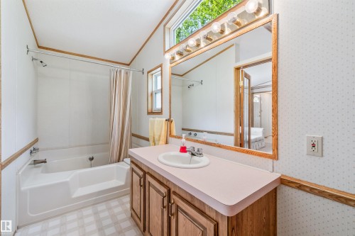 33 59316 Range Rd 54, Rural Barrhead County, AB - Indoor Photo Showing Bathroom