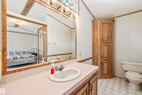 33 59316 Range Rd 54, Rural Barrhead County, AB - Indoor Photo Showing Bathroom