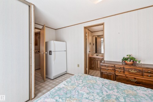 33 59316 Range Rd 54, Rural Barrhead County, AB - Indoor Photo Showing Bedroom