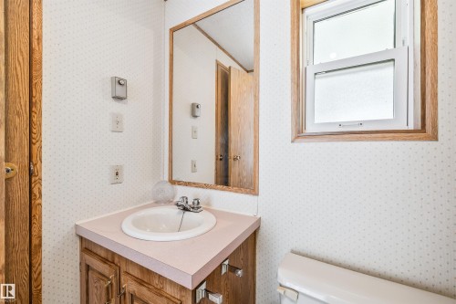 33 59316 Range Rd 54, Rural Barrhead County, AB - Indoor Photo Showing Bathroom