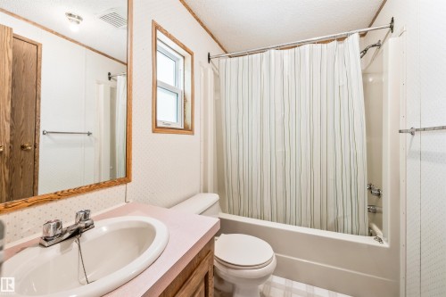 33 59316 Range Rd 54, Rural Barrhead County, AB - Indoor Photo Showing Bathroom
