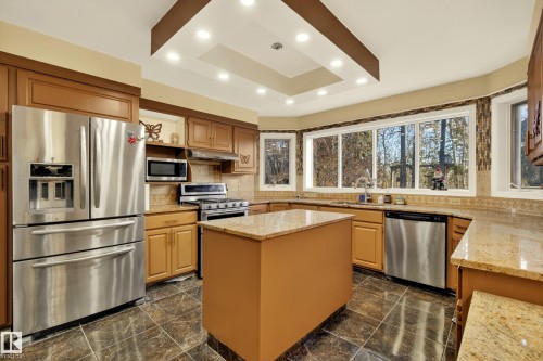 Kitchen featuring a central island, recessed lighting, and a window-lined wall - 33 Glen Meadow Crescent, St. Albert, AB - Indoor Photo Showing Kitchen