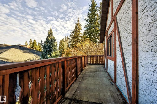 Exterior balcony with decorative wood railing and wood-framed window - 33 Glen Meadow Crescent, St. Albert, AB - Outdoor