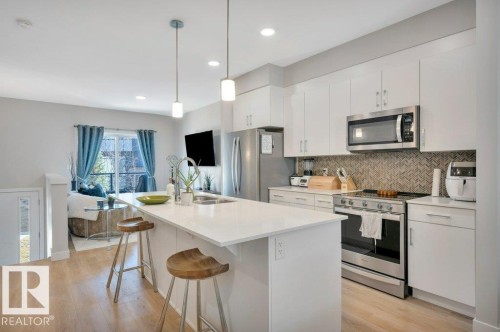 5 1729 Keene Crescent, Edmonton, AB - Indoor Photo Showing Kitchen With Stainless Steel Kitchen With Double Sink With Upgraded Kitchen