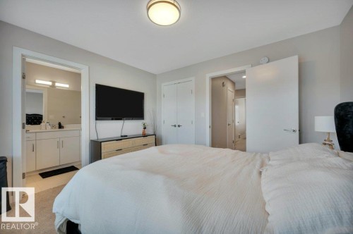 5 1729 Keene Crescent, Edmonton, AB - Indoor Photo Showing Bedroom