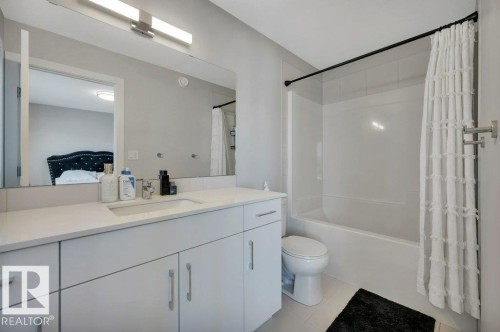 5 1729 Keene Crescent, Edmonton, AB - Indoor Photo Showing Bathroom