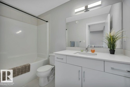 5 1729 Keene Crescent, Edmonton, AB - Indoor Photo Showing Bathroom